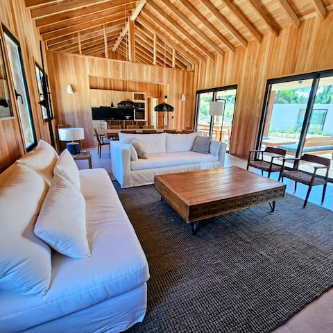 Anuncio de Airbnb popular: House in a Private Neighborhood, Reserva Montoya en San Carlos