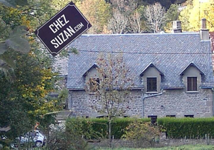 Chezsuzan - Lovely Restored Barn - Super-Besse