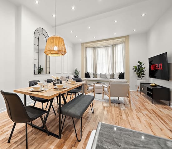 Luxury Townhouse – Downtown + 3x Free Parking