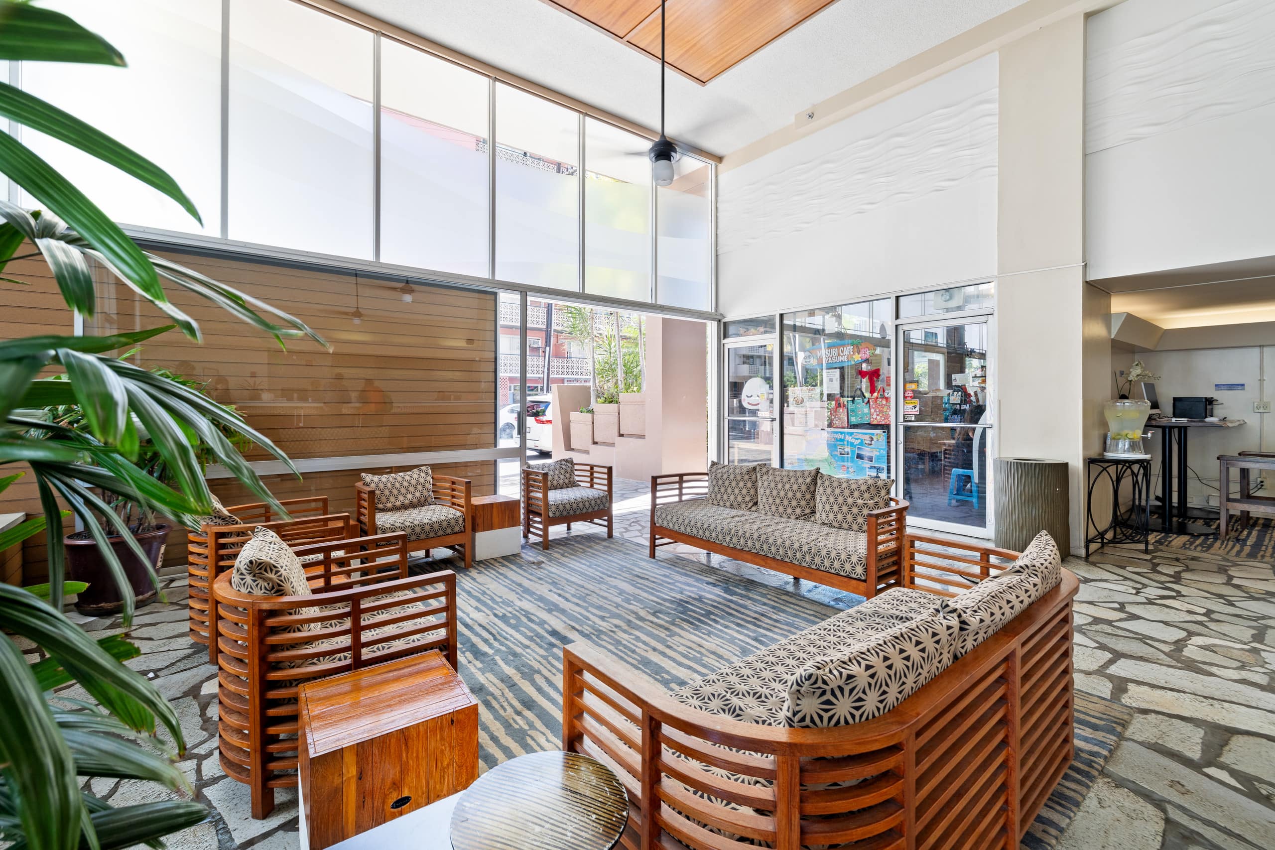 Condo in Honolulu · ★4.93 · Studio · 1 bed · 1 private bath - Image 42