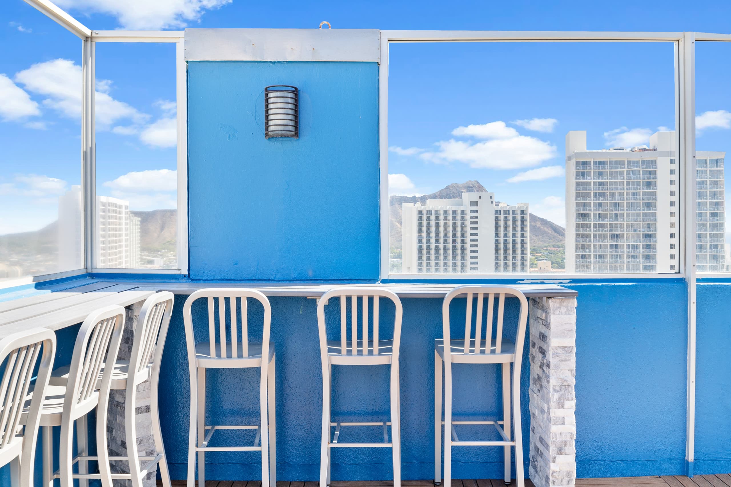 Condo in Honolulu · ★4.93 · Studio · 1 bed · 1 private bath - Image 31