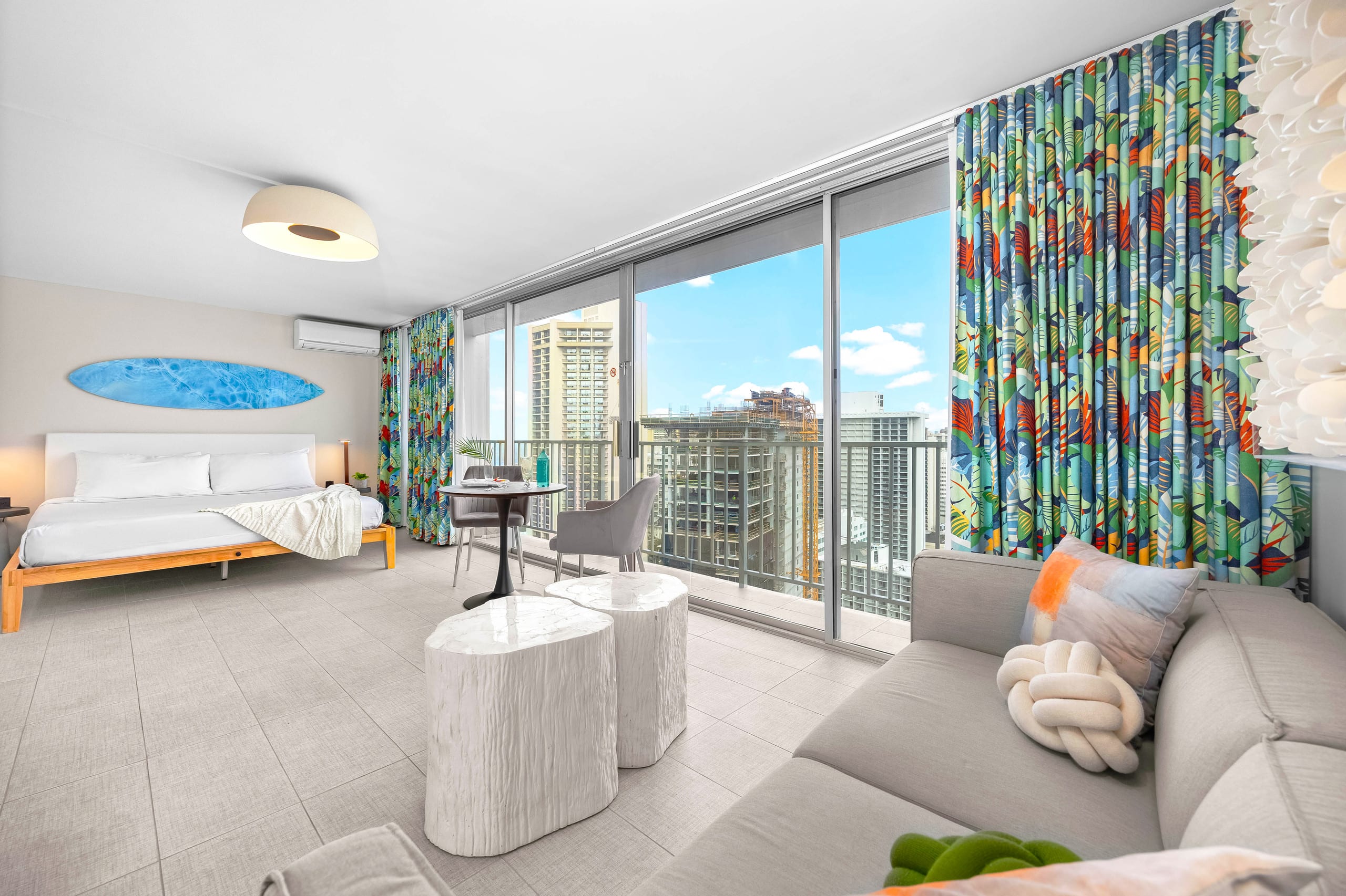 Condo in Honolulu · ★4.93 · Studio · 1 bed · 1 private bath - Image 8