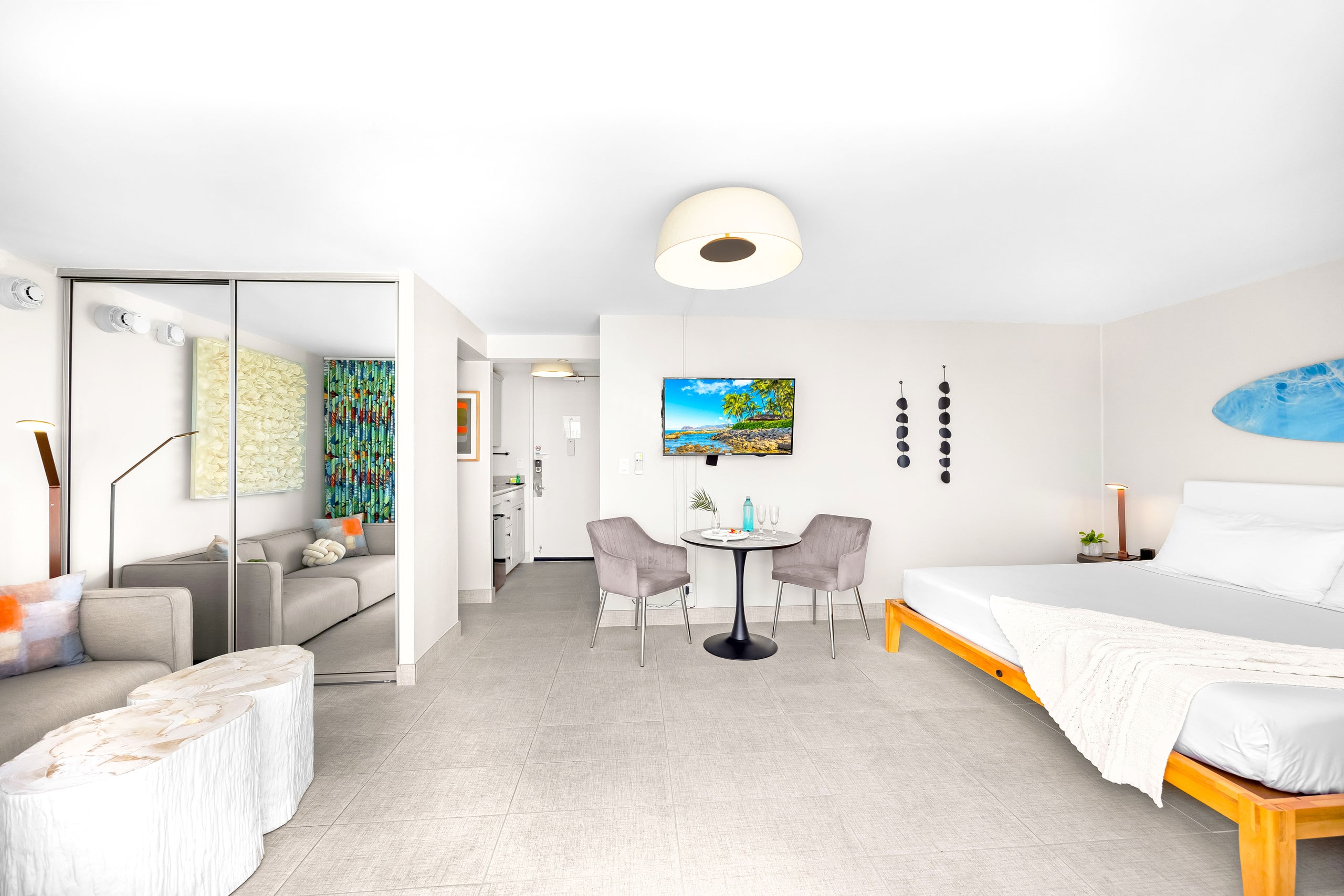 Condo in Honolulu · ★4.93 · Studio · 1 bed · 1 private bath - Image 7