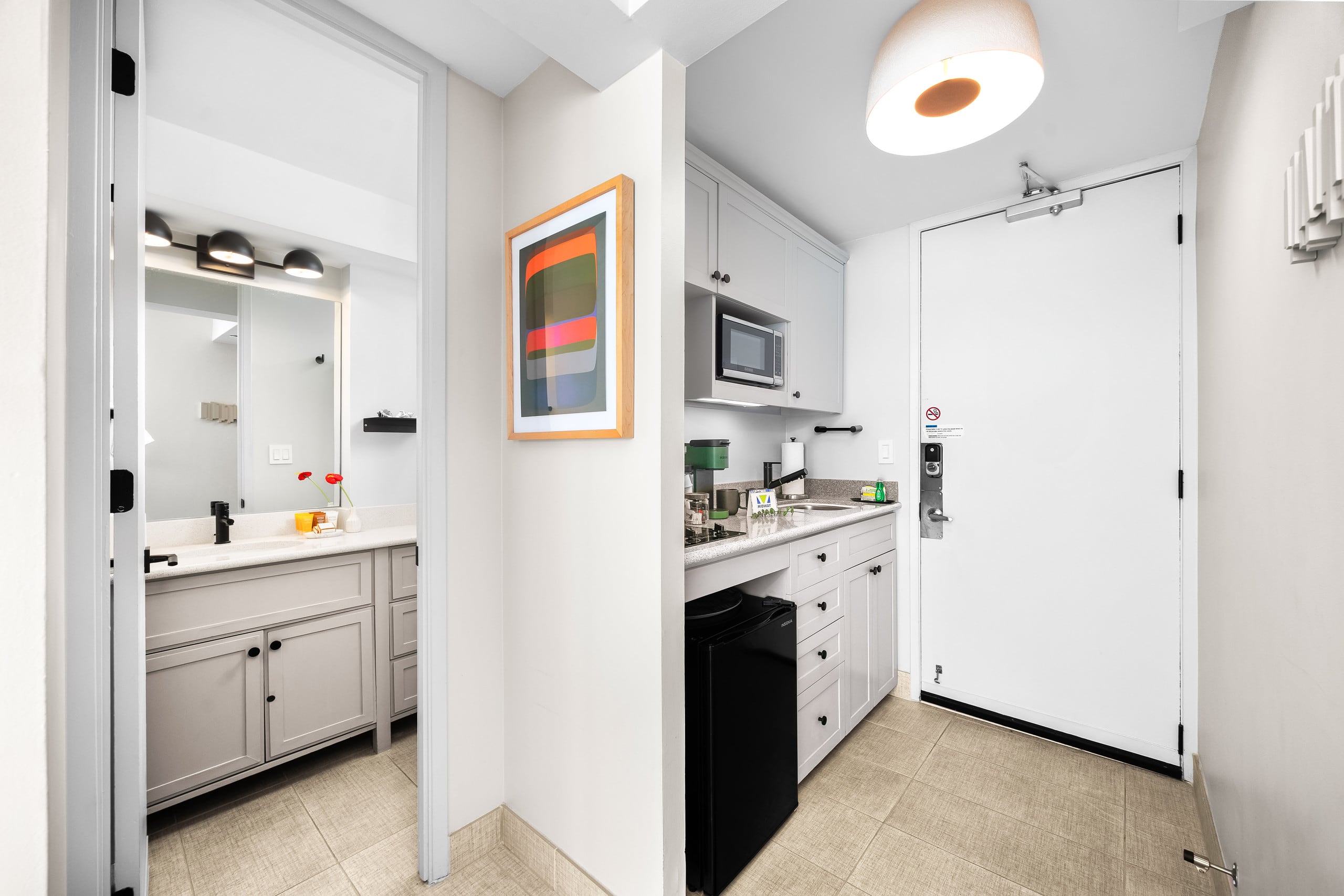 Condo in Honolulu · ★4.93 · Studio · 1 bed · 1 private bath - Image 11