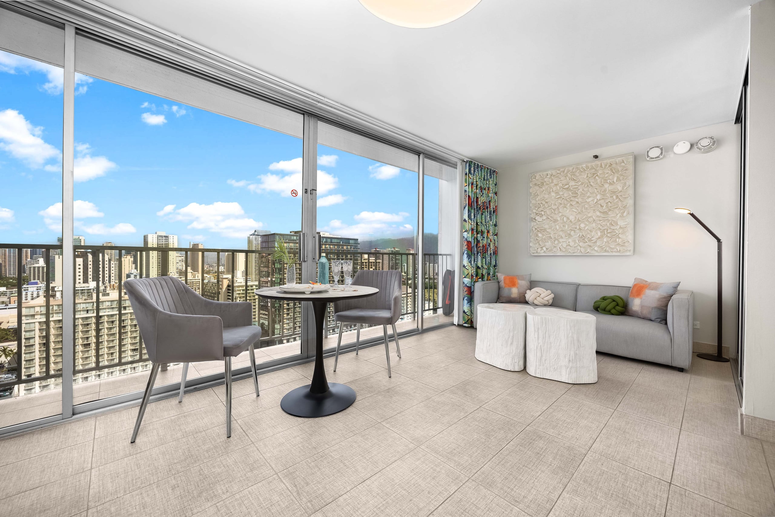 Condo in Honolulu · ★4.93 · Studio · 1 bed · 1 private bath - Image 19
