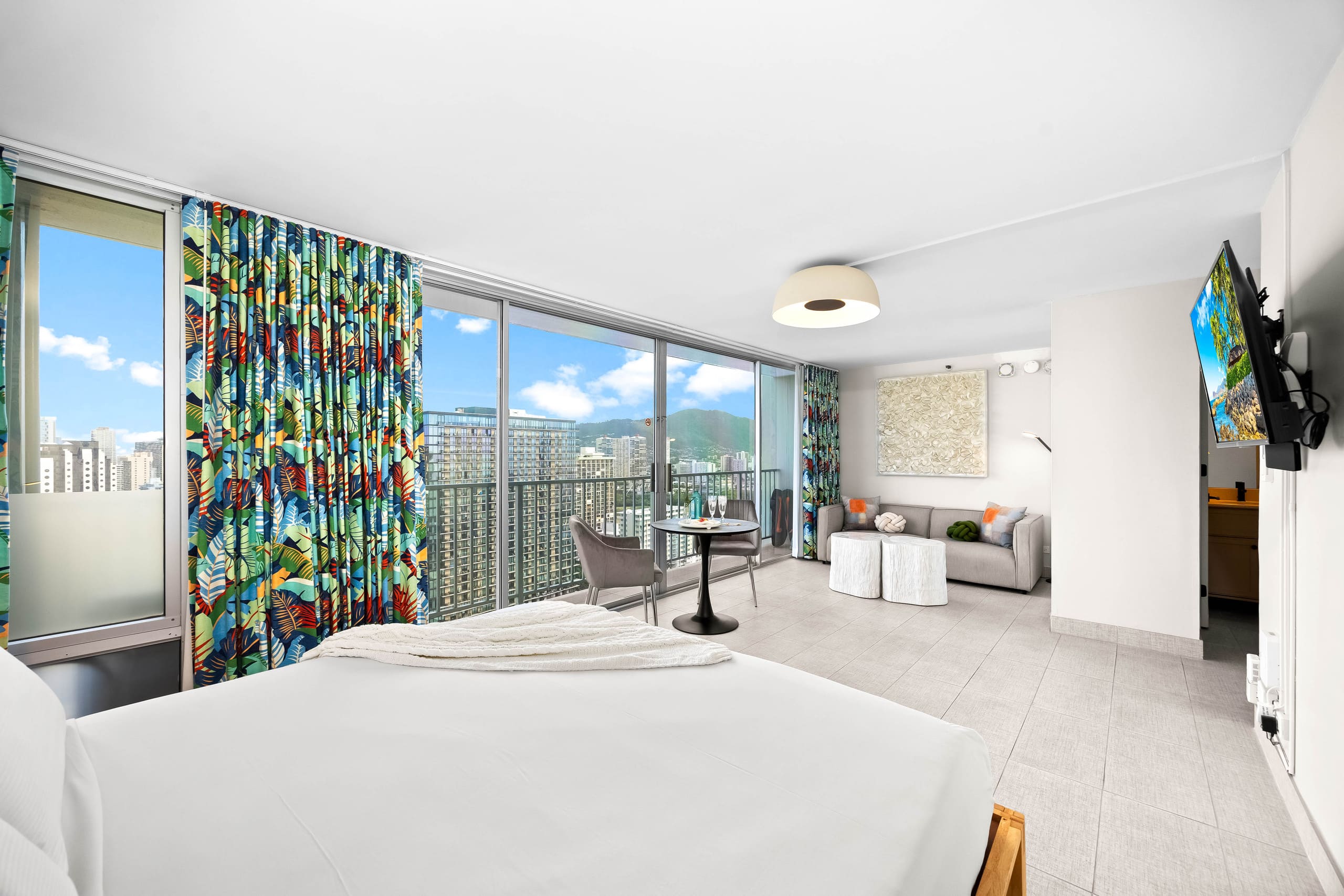 Condo in Honolulu · ★4.93 · Studio · 1 bed · 1 private bath - Image 64