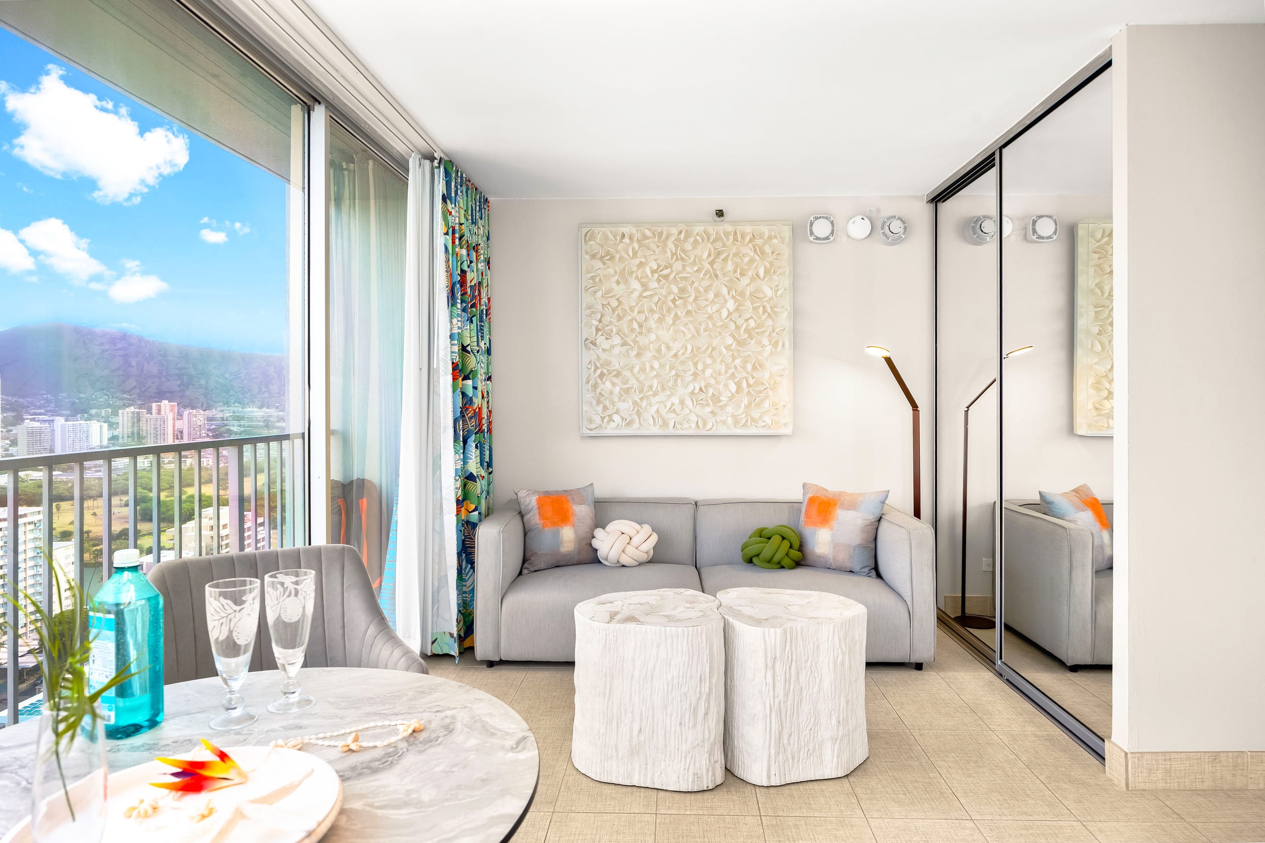 Condo in Honolulu · ★4.93 · Studio · 1 bed · 1 private bath - Image 3