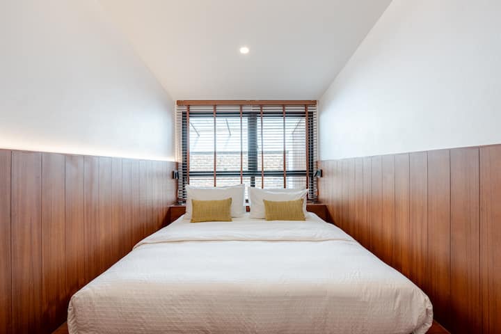 Although a compact room, the bed is a luxury king size mattress with memory foam mattress topper, cotton linens and lightweight down-feather duvet. On each side of the king size bed you'll find reading lights & plug sockets with USB and USB-C ports.