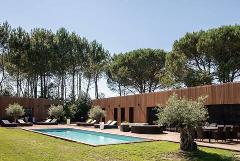 Sublime Architect-Designed Villa
8 people max