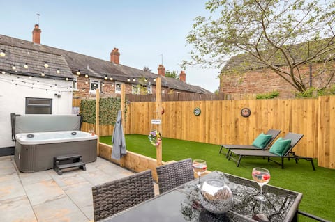 5 star Cottage with hot tub. 2 bed.