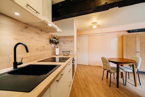 Top Airbnb: Old Town Suite – Cozy and Quiet – Free Parking à Sélestat