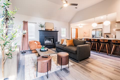 Top performing Airbnb: Luxe Modern Home 3BR | 4 Beds | EV Charger in Warner Robins