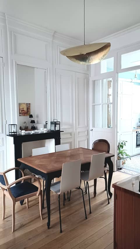 Semi-bourgeois house