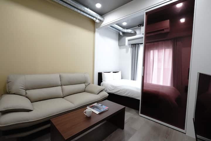 Room 202 | Accommodates 3 Guests - Tokio