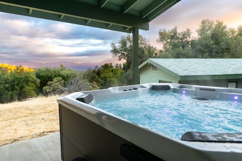 Yosemite Retreat with Theater, Hot Tub, Game Room