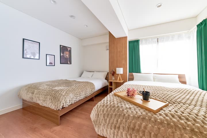 Manželská posteľ(šírka 140 cm×dĺžka 200 cm) × 1 
dvojposteľ(šírka 120 cm×dĺžka 200 cm) × 1 