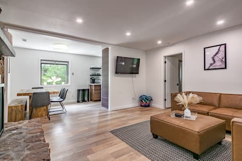 Top Airbnb: Cabin with Hot Tub in Munds Park in Munds Park