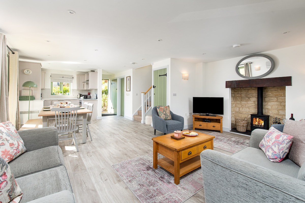 Popular Airbnb listing: Riverside Cottage Cotswolds Lower Mill Estate in Somerford Keynes