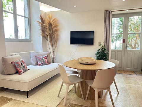 Top Airbnb: The Arena's Pavillon 4* : rooftop & parking & AC à Nîmes