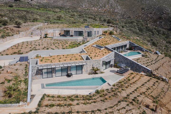 Neromai Cave Luxury Villas gallery image 5