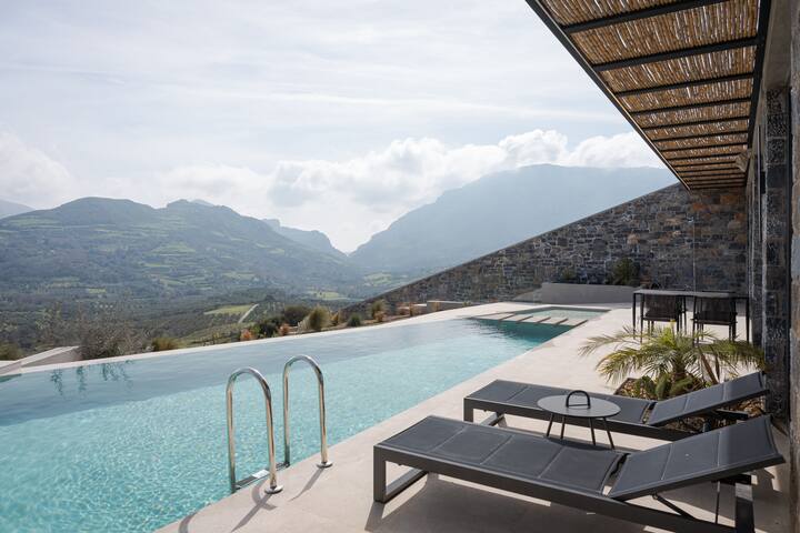 Neromai Cave Luxury Villas gallery image 2