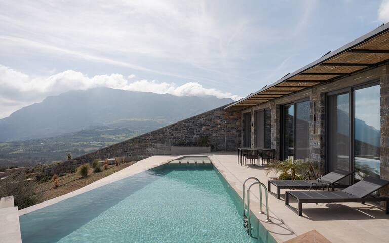 Neromai Cave Luxury Villas gallery image 4