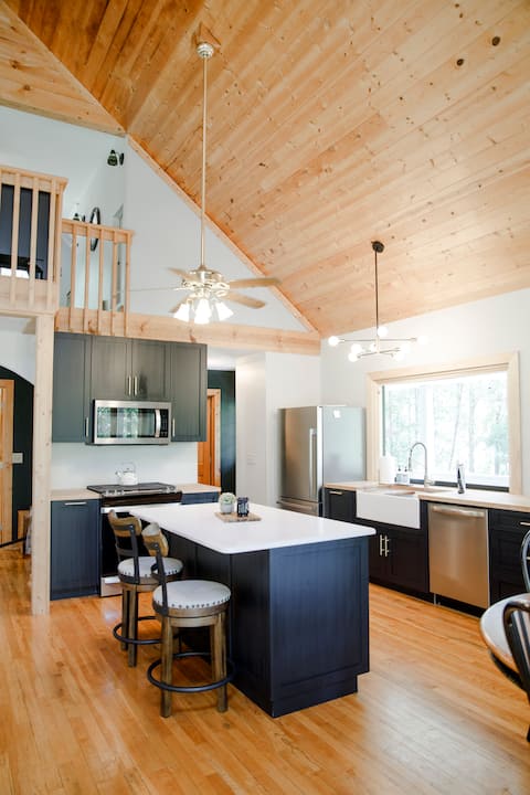 Cabin on Acreage Near TR/GVL/AVL