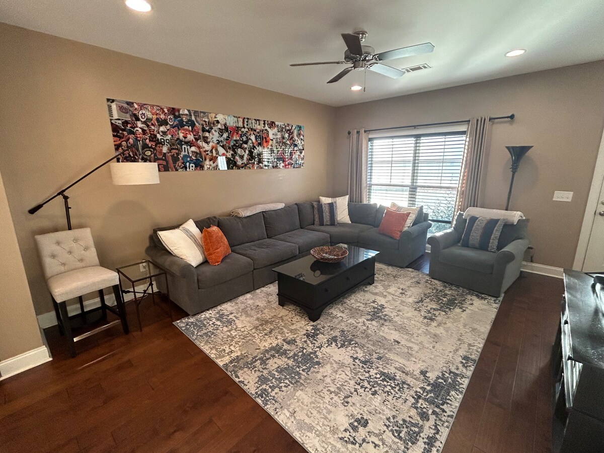 Top performing Airbnb: Walking Distance To Campus in Auburn