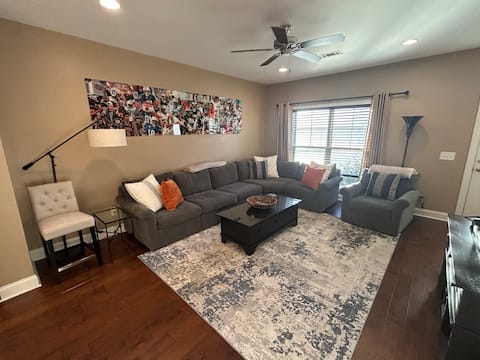 Top performing Airbnb: Walking Distance To Campus in Auburn