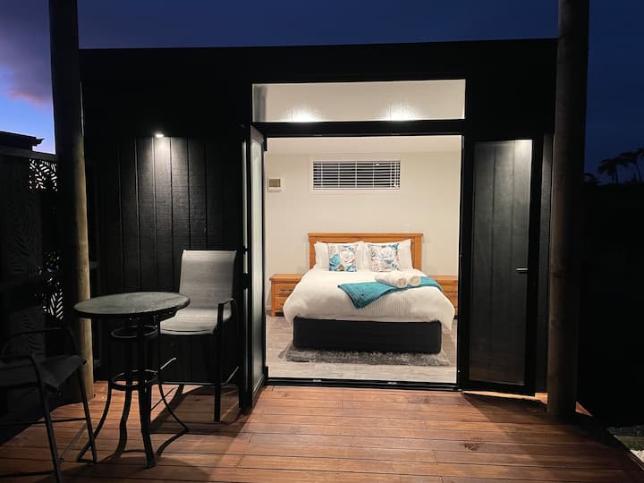 Tui Cabin is the second bedroom which is an ideal option for a variety of travelers, from friends travelling together to families or couples. 