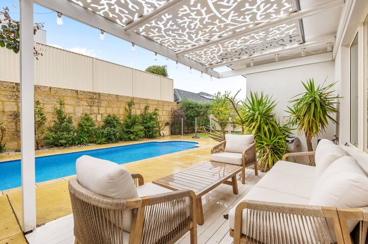 Grandeur Beachside Retreat | Dreamy Getaway Awaits