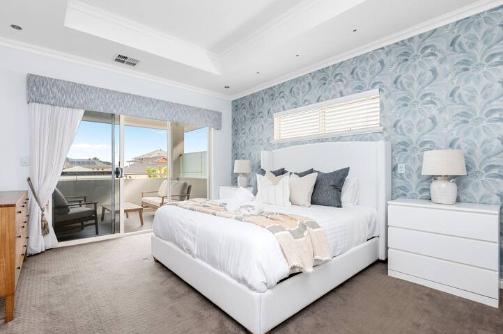 Grandeur Beachside Retreat | Dreamy Getaway Awaits gallery image 4