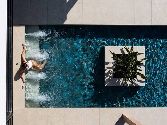 Single-Level Elegance: Enjoy Sea & Sunset Views gallery image 4