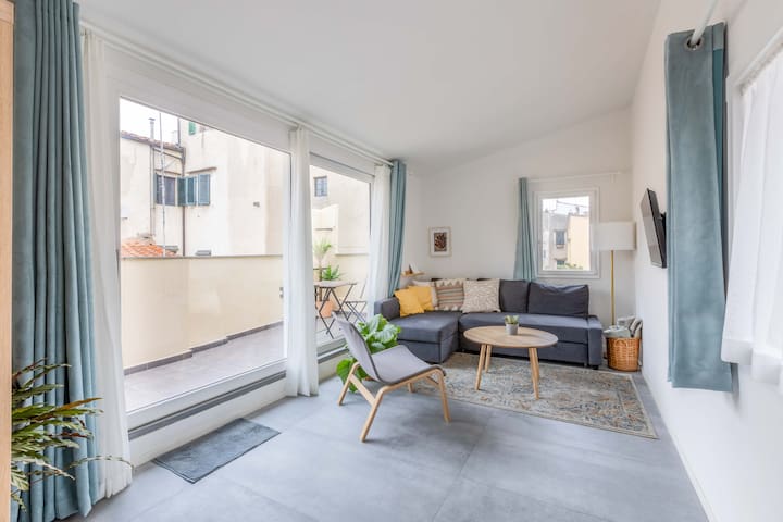 Specious & Renovated + Balcony – Great For Family