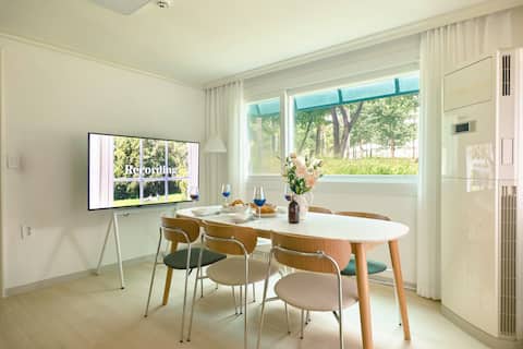 [Open Special Offer] 5 minutes to the subway/Park view/Spacious living room/Up to 6 people/Seoul, In