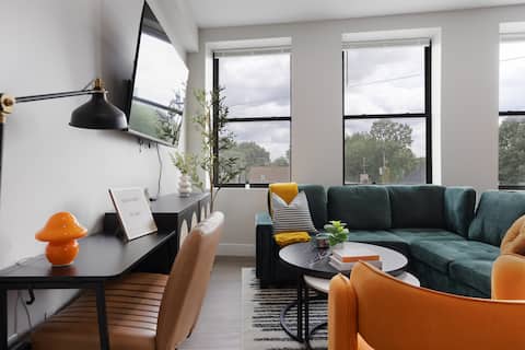 Successful Airbnb property: Upscale Loft Experience | King Bed |Prime Location in Brooklyn Centre