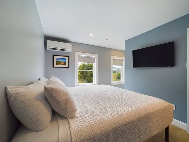 1661 Farm & Gardens Suite #2 gallery image 2