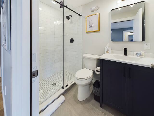 1661 Farm & Gardens Suite #2 gallery image 5