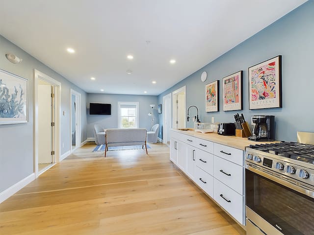 1661 Farm & Gardens Suite #2