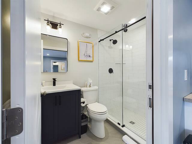 1661 Farm & Gardens Suite #2 gallery image 3