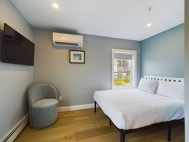 1661 Farm & Gardens Suite #2 gallery image 4