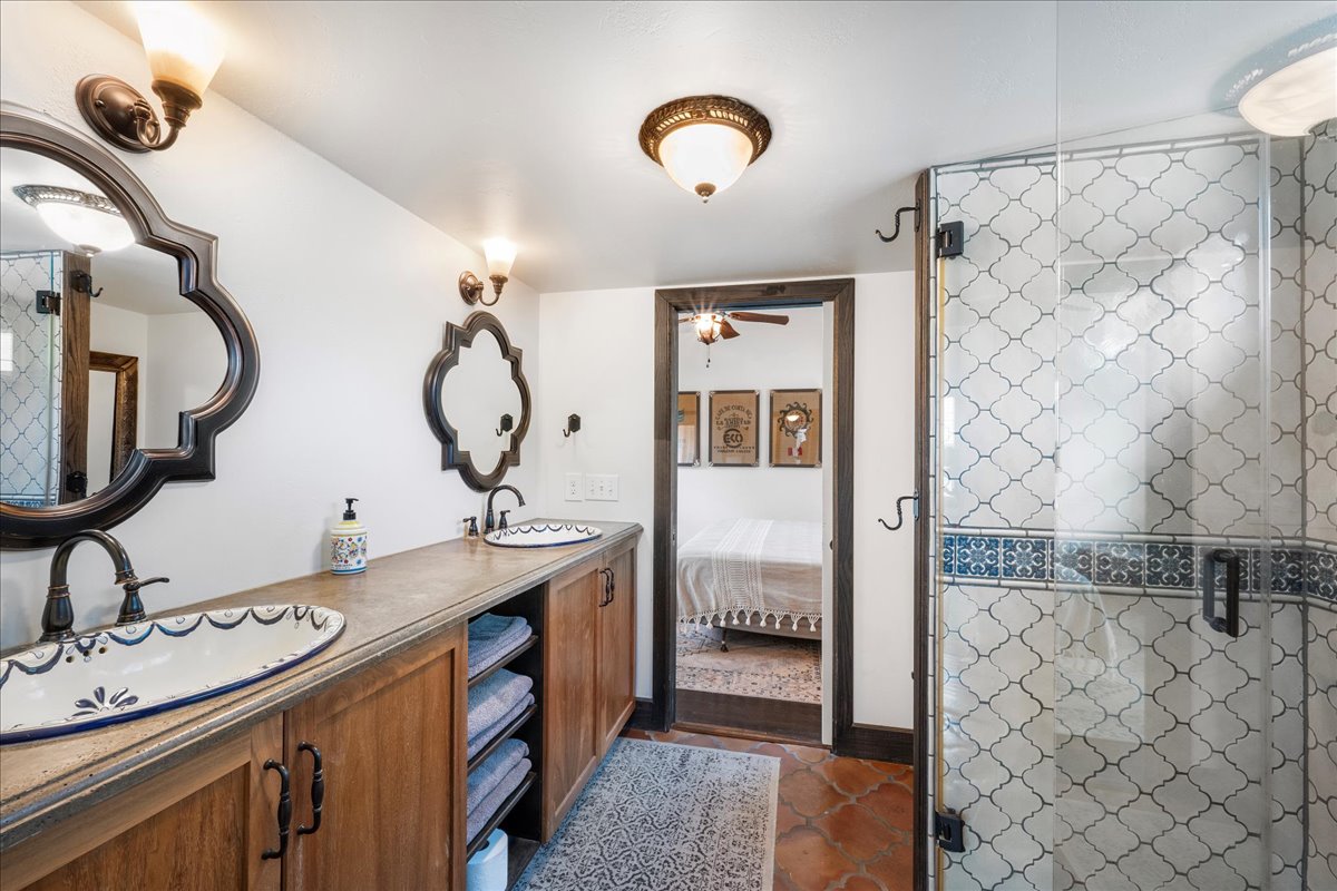 Stylish Downtown Guesthouse, Walk Everywhere!