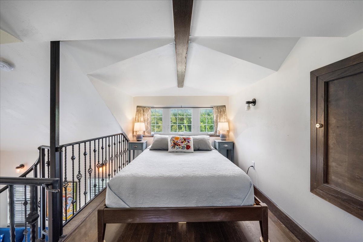 Stylish Downtown Guesthouse, Walk Everywhere!