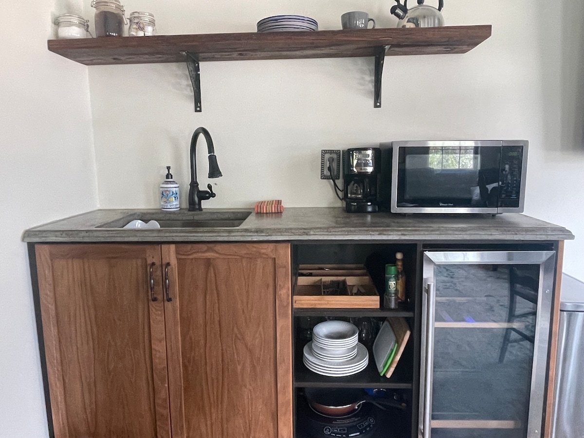 Stylish Downtown Guesthouse, Walk Everywhere!
