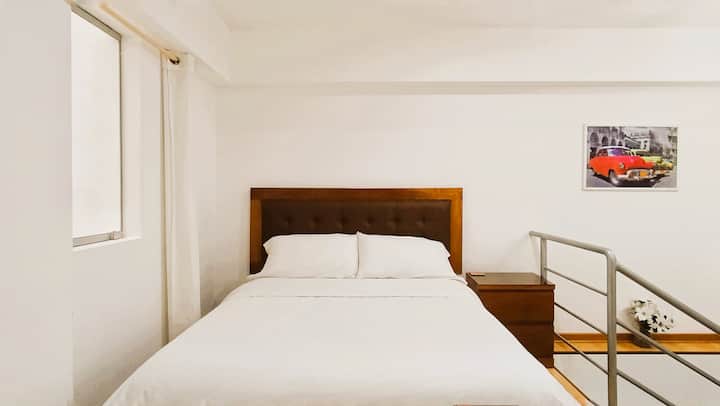 IZBA S 2 SEASONS POSTEĽAMI, na 2. poschodí.