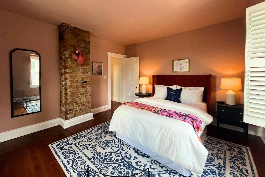 The Little Yellow House | Hyde Park - Houses for Rent in