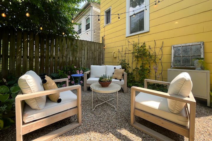 The Little Yellow House | Hyde Park - Houses for Rent in