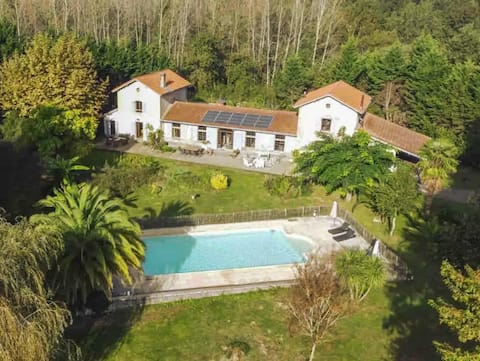 Quiet cottage and pool between Biarritz and Hossegor