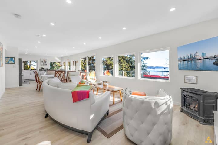 Coastal Comfort (2 Bedroom) - Bowen Island