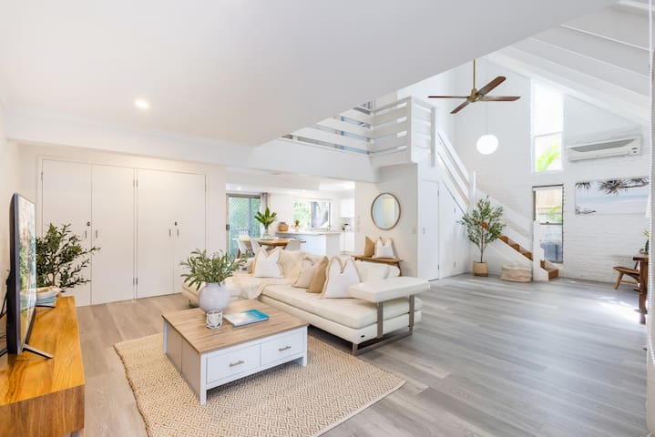 4 homes on 1 large block (sleeps 16) with pool